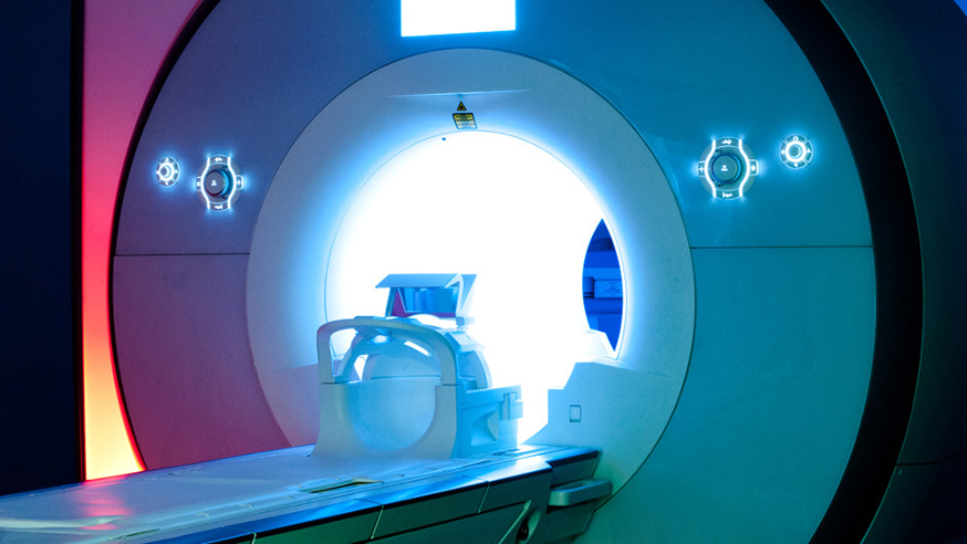 برخی از آزمایش های تصویربرداری مانند سی تی اسکن و MRI به تشخیص سرطان کمک می کنند.